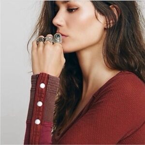 NWT FREE PEOPLE SUNNIE VALLEY THERMAL IN MAROON WITH DECORATIVE CUFF, SIZE L